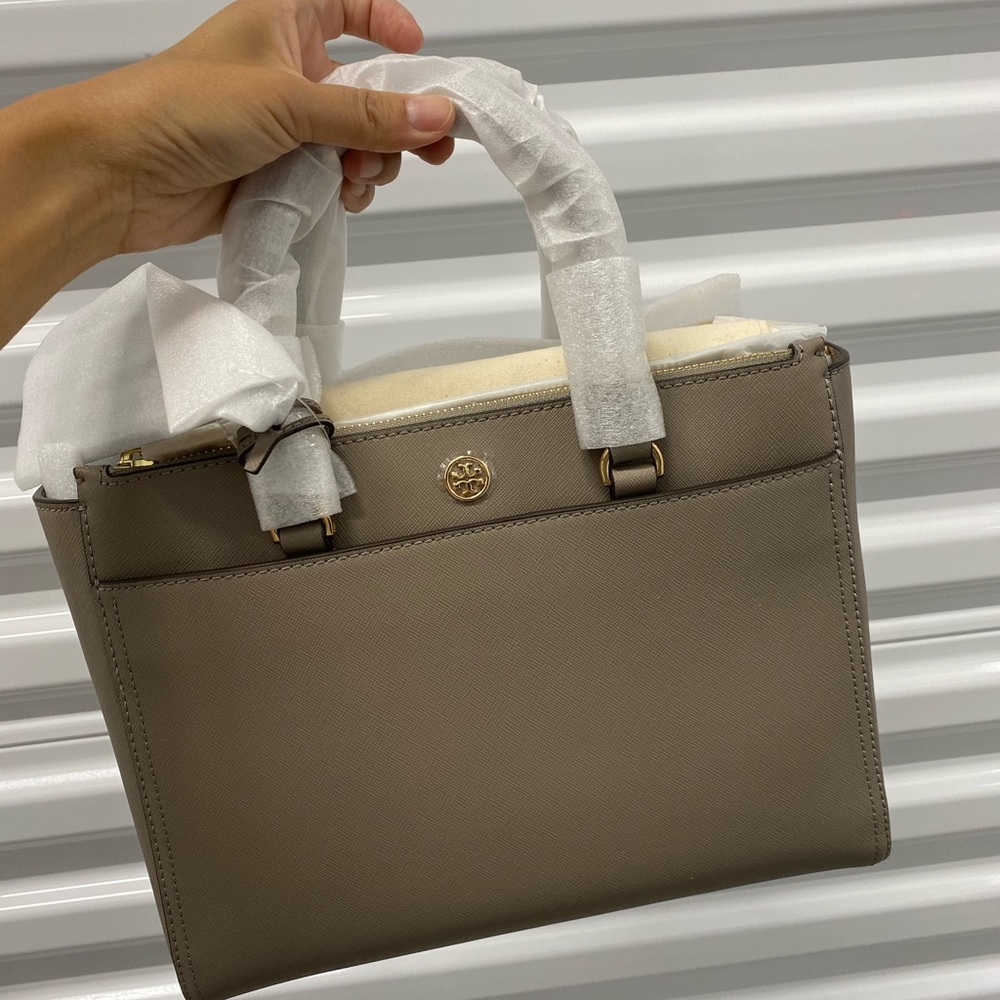 Tory Burch classic Robinson satchel bag NWT crossbody - Picture 12 of 16